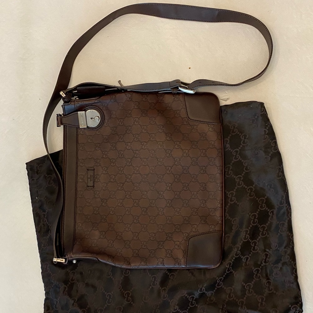 Gucci all leather crossbody with bag